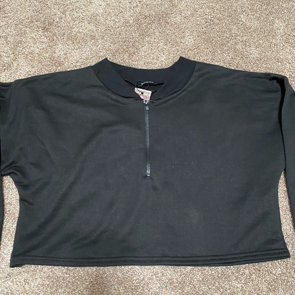 Black crop top sweater zip up